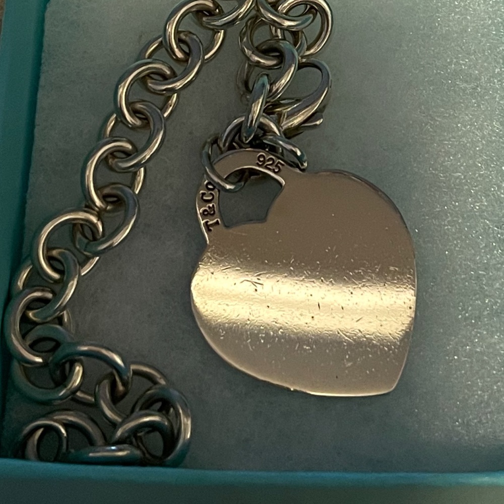 Tiffany & Co. Silver XL Heart Bracelet - Picture 3 of 5